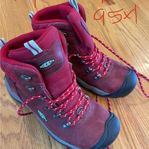 Keen Cherry Lace-Up Boots